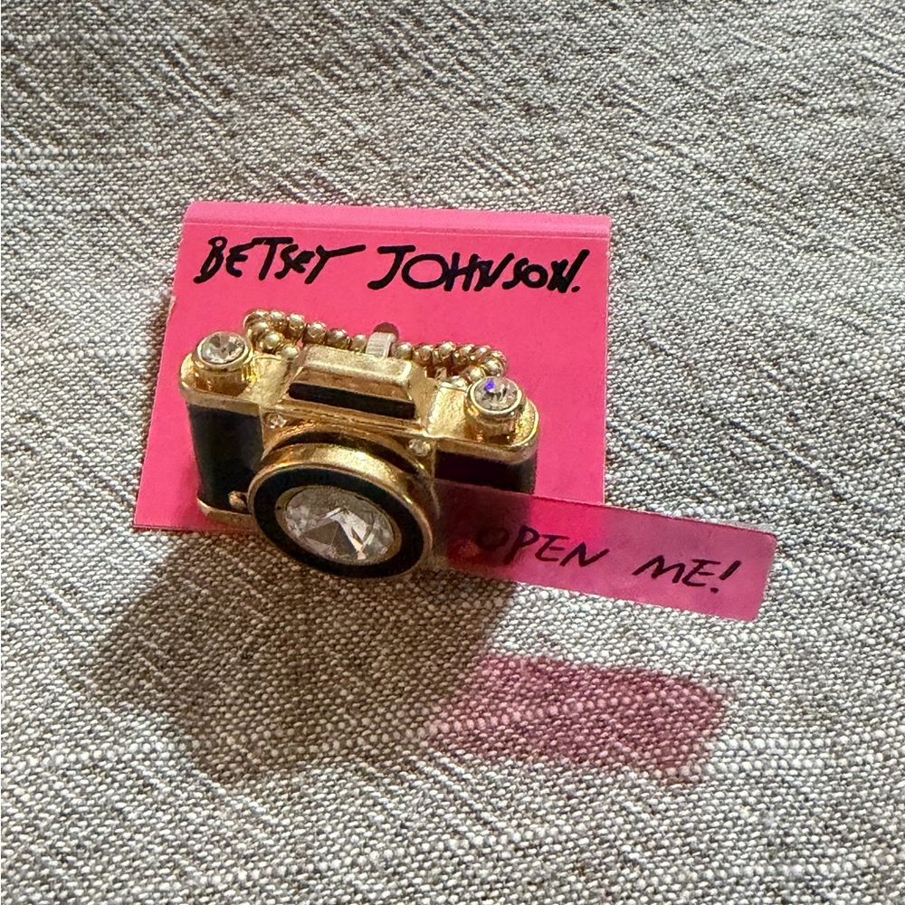 Betsy Johnson Gold and Black Camera stretch ring - Picture 3 of 7